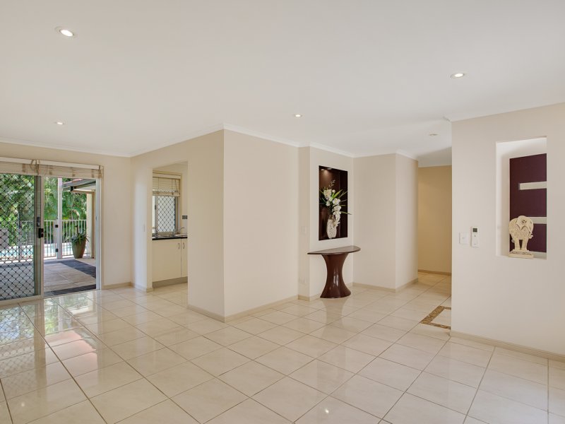 Photo - 6 Cambridge Court, Carrara QLD 4211 - Image 5