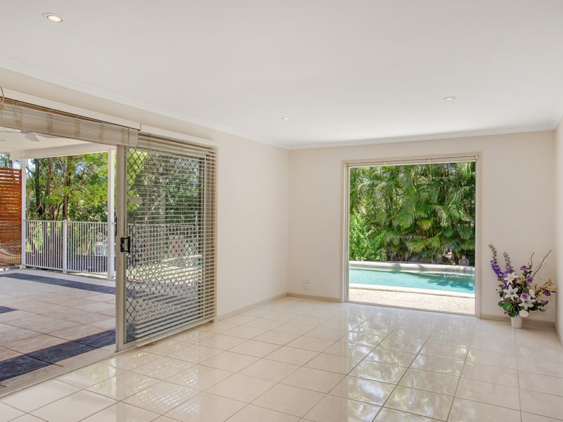 Photo - 6 Cambridge Court, Carrara QLD 4211 - Image 6