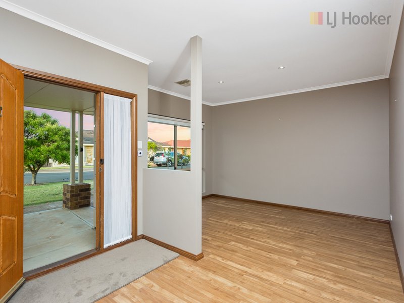 Photo - 6 Cambridge Place, Clovelly Park SA 5042 - Image 2