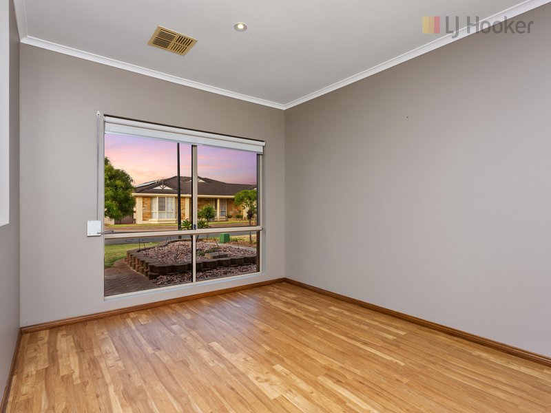 Photo - 6 Cambridge Place, Clovelly Park SA 5042 - Image 4