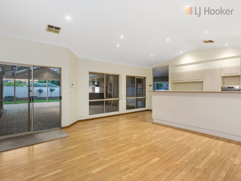 Photo - 6 Cambridge Place, Clovelly Park SA 5042 - Image 9