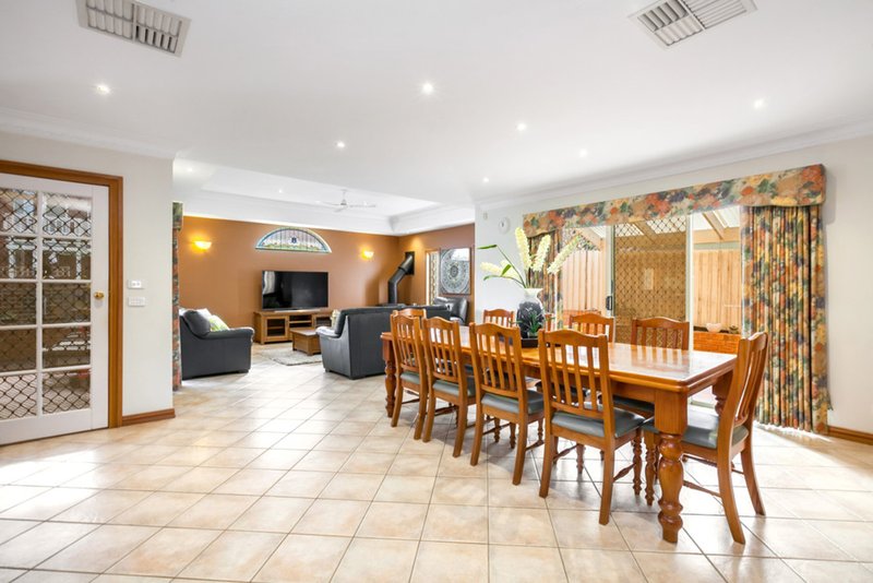 Photo - 6 Cananga Court, Mill Park VIC 3082 - Image 5