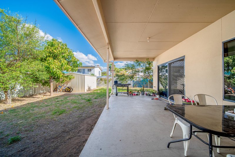 Photo - 6 Carbeen Place, Emerald QLD 4720 - Image 17