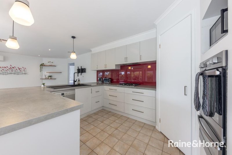 Photo - 6 Carinya Drive, Gisborne VIC 3437 - Image 3