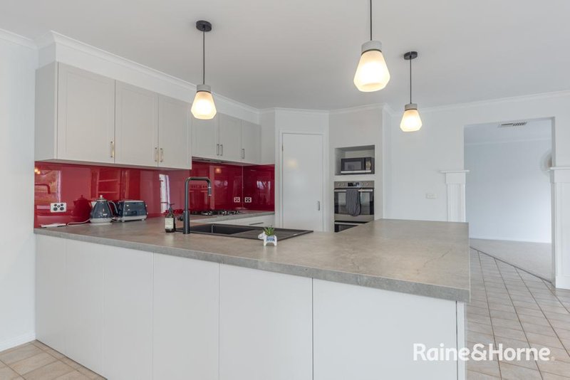 Photo - 6 Carinya Drive, Gisborne VIC 3437 - Image 4