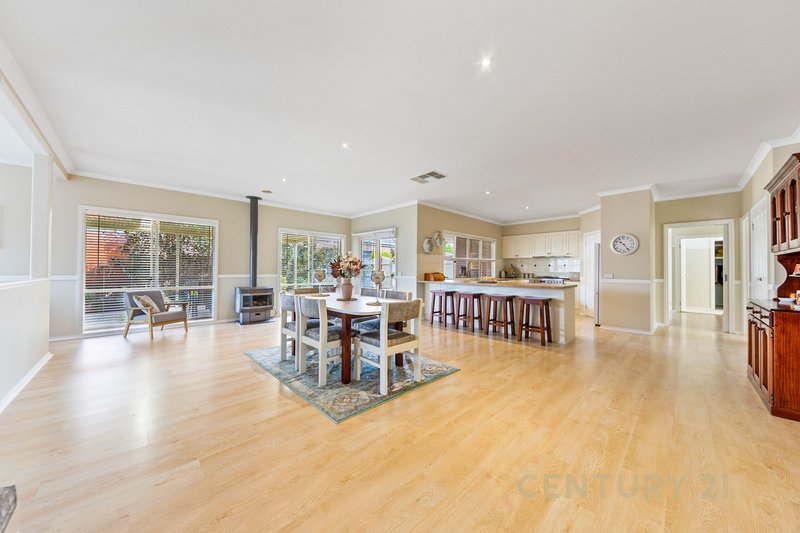 Photo - 6 Carrington Drive, Pakenham VIC 3810 - Image 2