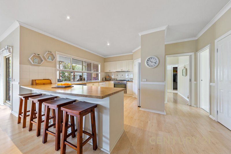 Photo - 6 Carrington Drive, Pakenham VIC 3810 - Image 3