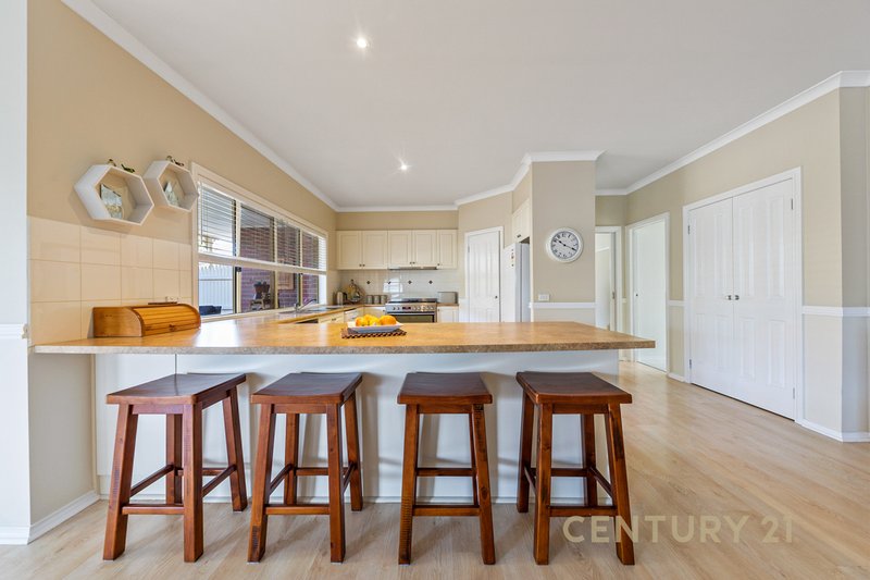 Photo - 6 Carrington Drive, Pakenham VIC 3810 - Image 4