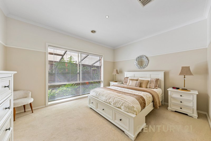 Photo - 6 Carrington Drive, Pakenham VIC 3810 - Image 6