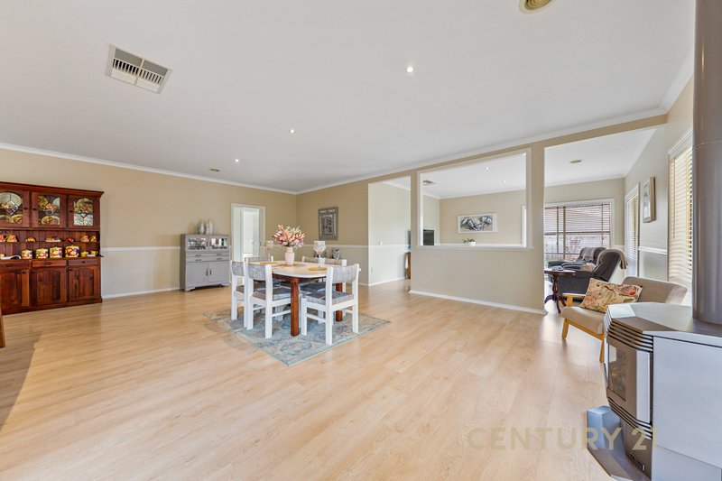 Photo - 6 Carrington Drive, Pakenham VIC 3810 - Image 11