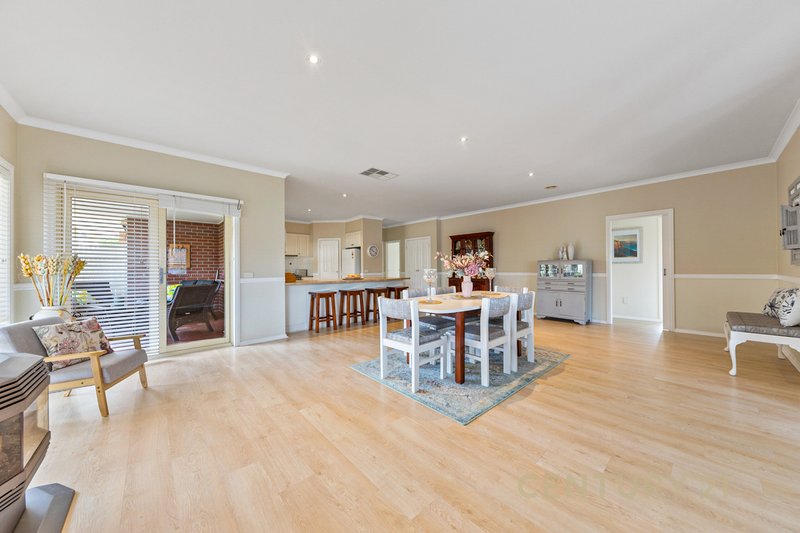 Photo - 6 Carrington Drive, Pakenham VIC 3810 - Image 12