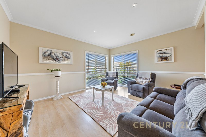 Photo - 6 Carrington Drive, Pakenham VIC 3810 - Image 13