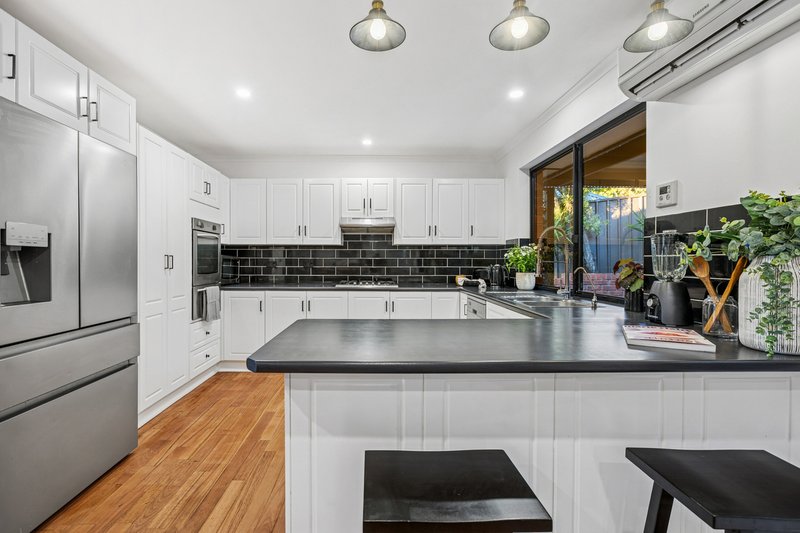 Photo - 6 Caspian Court, Woodcroft SA 5162 - Image 4