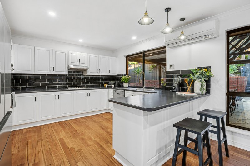 Photo - 6 Caspian Court, Woodcroft SA 5162 - Image 5