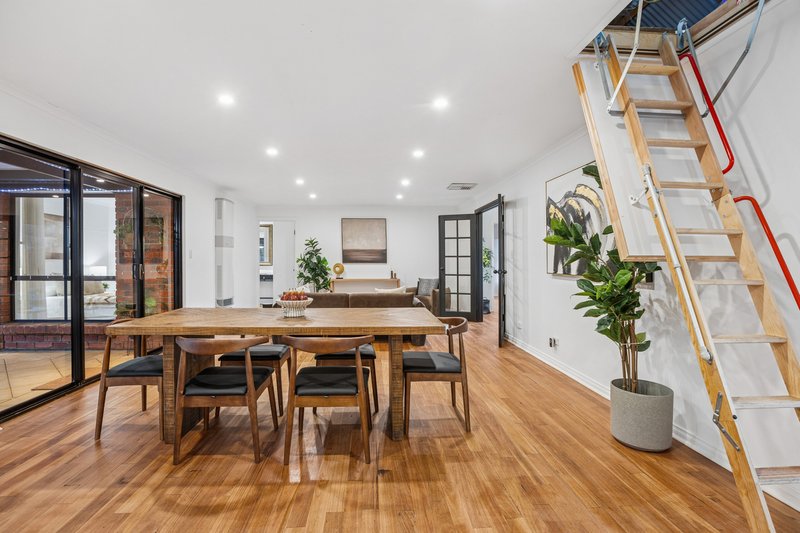 Photo - 6 Caspian Court, Woodcroft SA 5162 - Image 7