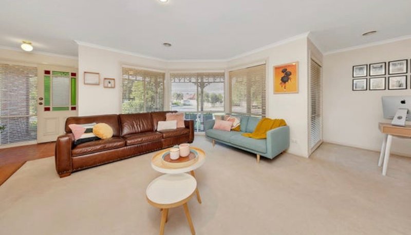 Photo - 6 Castlemaine Way, Caroline Springs VIC 3023 - Image 5