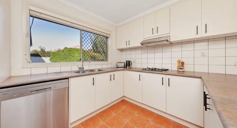 Photo - 6 Castlemaine Way, Caroline Springs VIC 3023 - Image 7