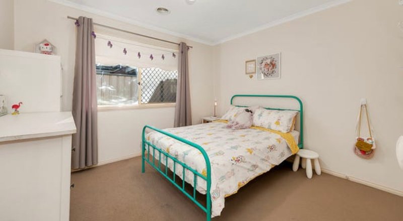 Photo - 6 Castlemaine Way, Caroline Springs VIC 3023 - Image 11