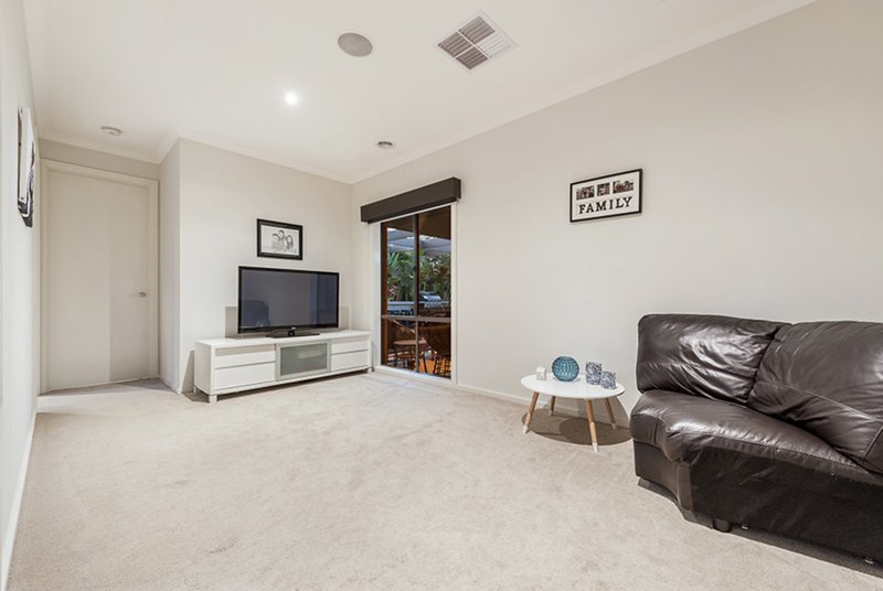 Photo - 6 Cavalier Drive, Craigieburn VIC 3064 - Image 8