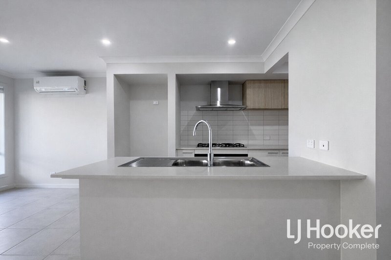 Photo - 6 Celestial Way, White Rock QLD 4306 - Image 2