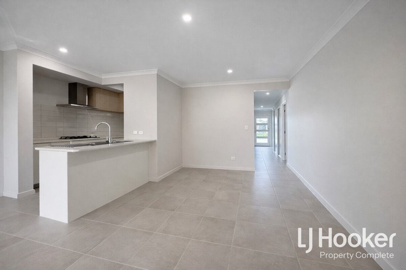 Photo - 6 Celestial Way, White Rock QLD 4306 - Image 3