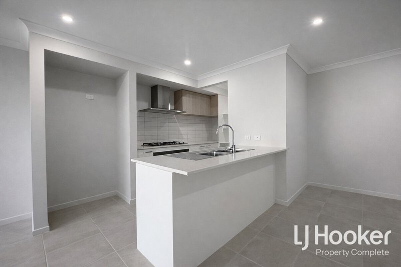 Photo - 6 Celestial Way, White Rock QLD 4306 - Image 4