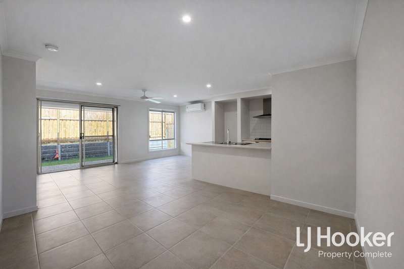 Photo - 6 Celestial Way, White Rock QLD 4306 - Image 5