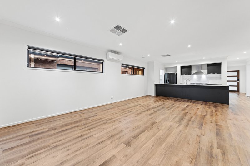 Photo - 6 Chaffey Grove, Officer South VIC 3809 - Image 2