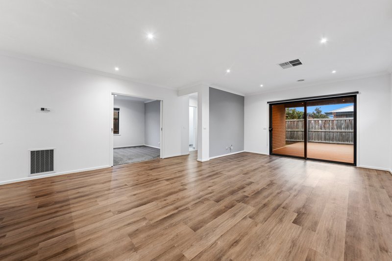 Photo - 6 Chaffey Grove, Officer South VIC 3809 - Image 5