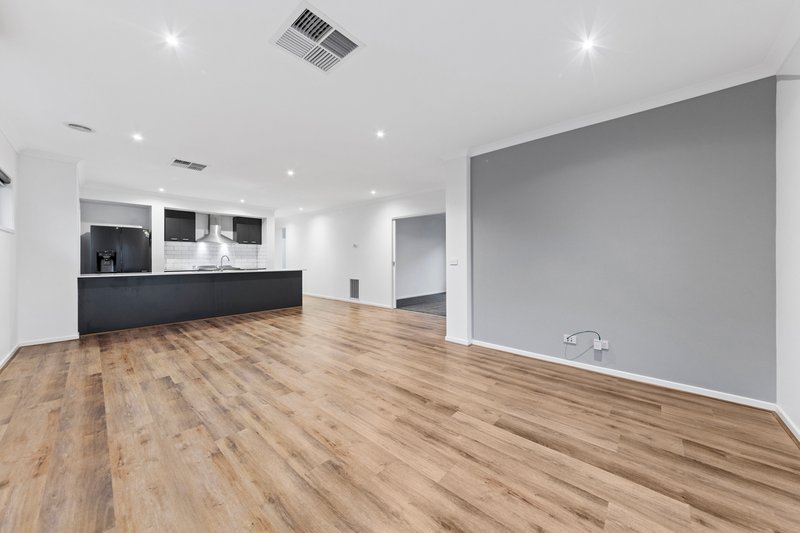 Photo - 6 Chaffey Grove, Officer South VIC 3809 - Image 7