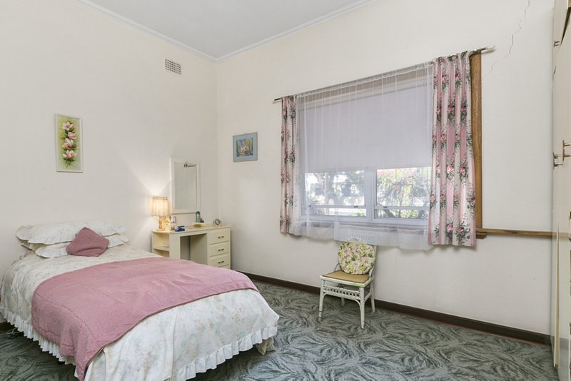 Photo - 6 Chamberlain Avenue, Clarence Gardens SA 5039 - Image 5