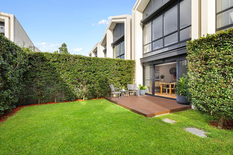 Photo - 6 Chambers Circuit, Warriewood NSW 2102 - Image 2
