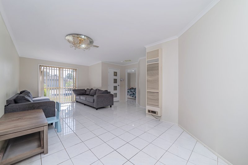 Photo - 6 Chamney Place, Roxburgh Park VIC 3064 - Image 5