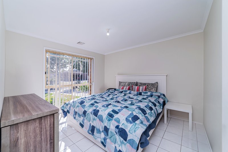 Photo - 6 Chamney Place, Roxburgh Park VIC 3064 - Image 10