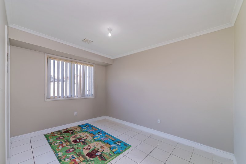 Photo - 6 Chamney Place, Roxburgh Park VIC 3064 - Image 13