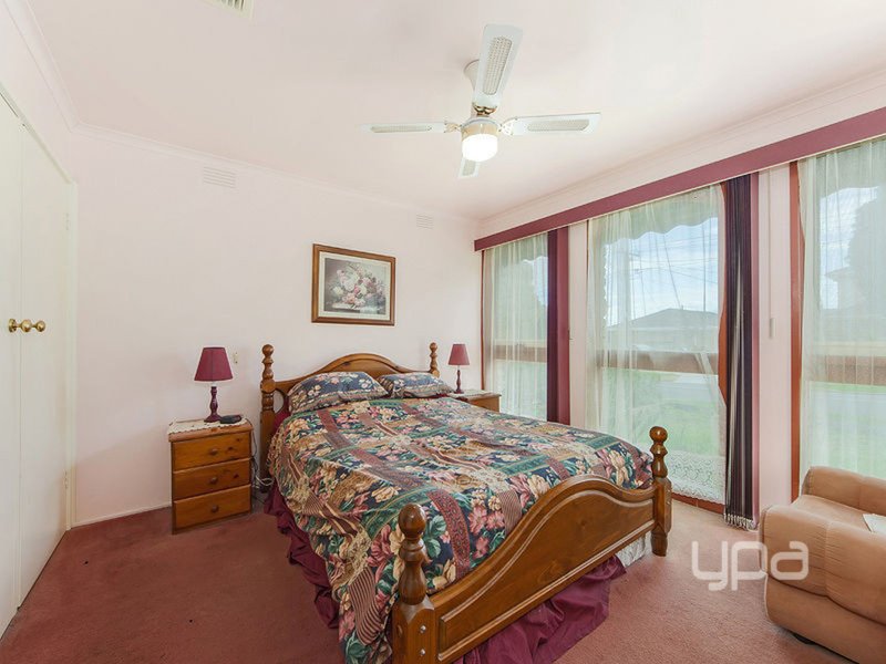 Photo - 6 Charlbury Grove, St Albans VIC 3021 - Image 5