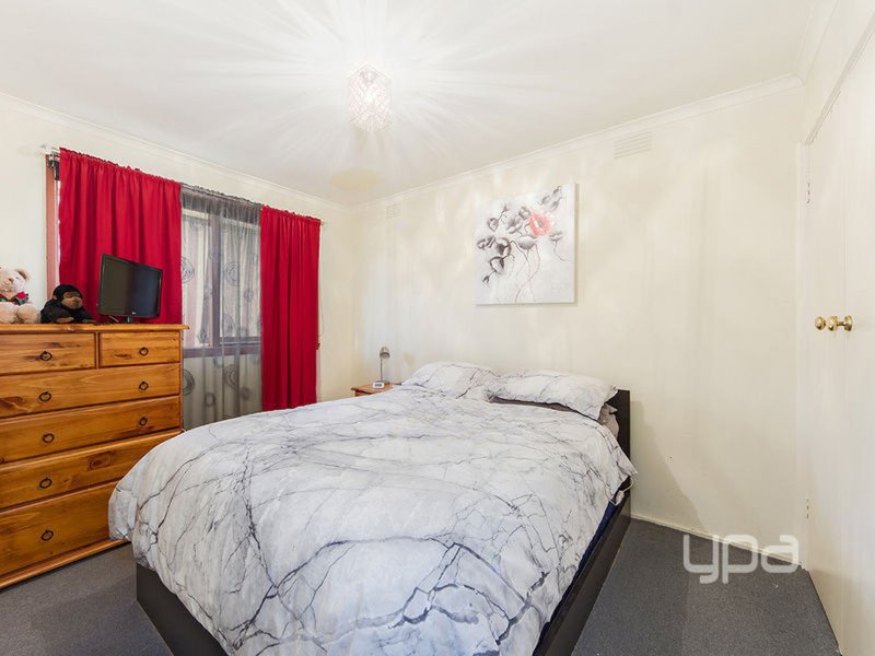 Photo - 6 Charlbury Grove, St Albans VIC 3021 - Image 6