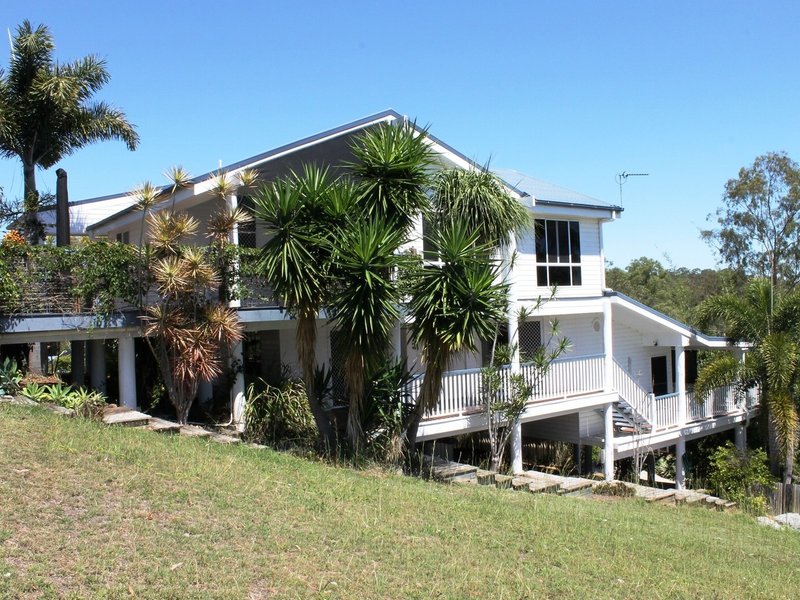 Photo - 6 Charles Crescent, Tannum Sands QLD 4680 - Image 2