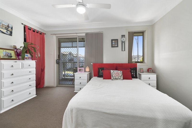 Photo - 6 Charlie Street, Middleton Grange NSW 2171 - Image 5