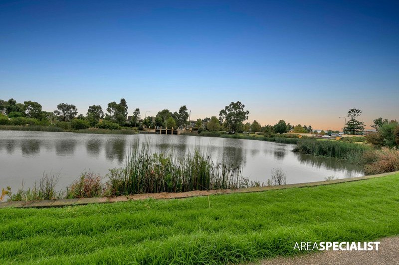 Photo - 6 Cherry Lake Green, Caroline Springs VIC 3023 - Image 23