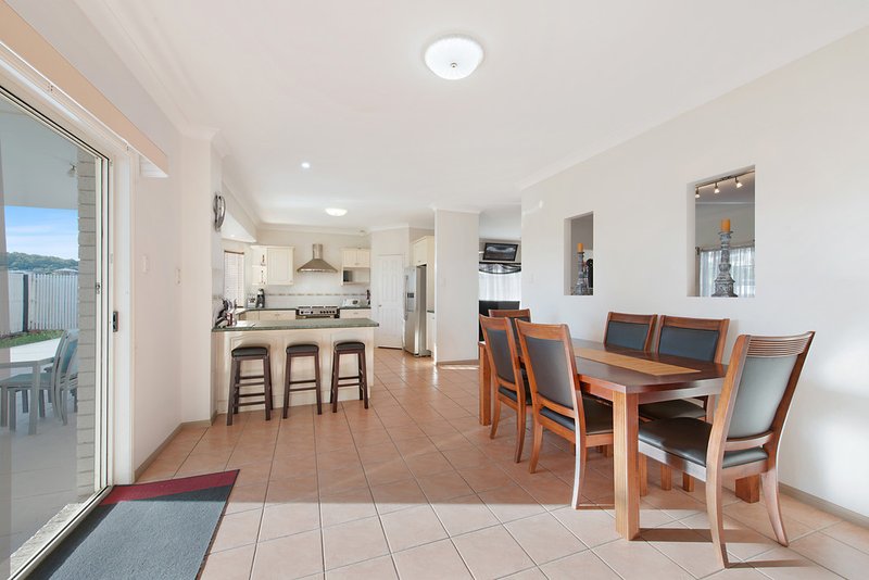 Photo - 6 Chichester Court, Carindale QLD 4152 - Image 6