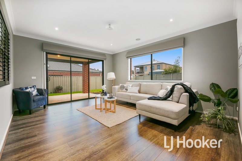 Photo - 6 Chief Court, Cranbourne East VIC 3977 - Image 13