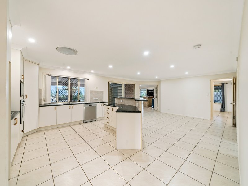 Photo - 6 Chilton Crescent, North Lakes QLD 4509 - Image 4