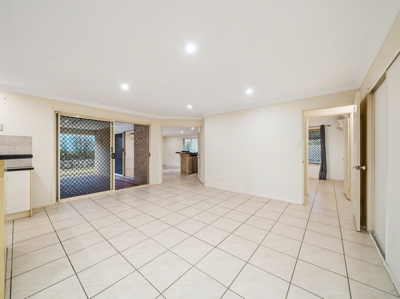 Photo - 6 Chilton Crescent, North Lakes QLD 4509 - Image 5