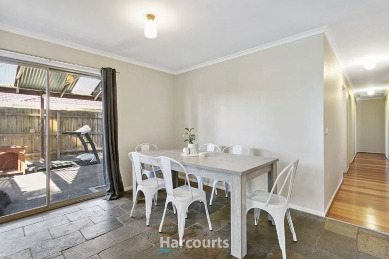 Photo - 6 Cirai Crescent, Cranbourne West VIC 3977 - Image 4