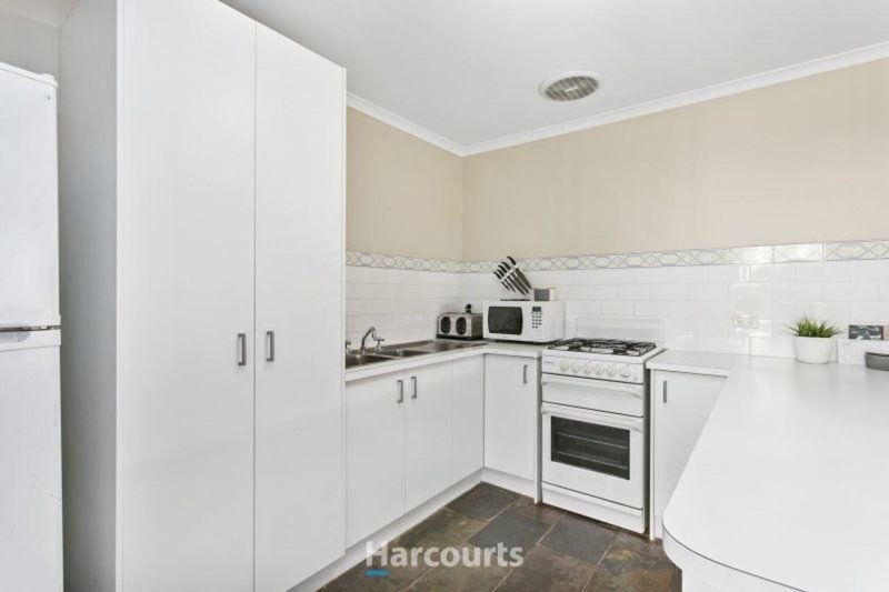 Photo - 6 Cirai Crescent, Cranbourne West VIC 3977 - Image 5