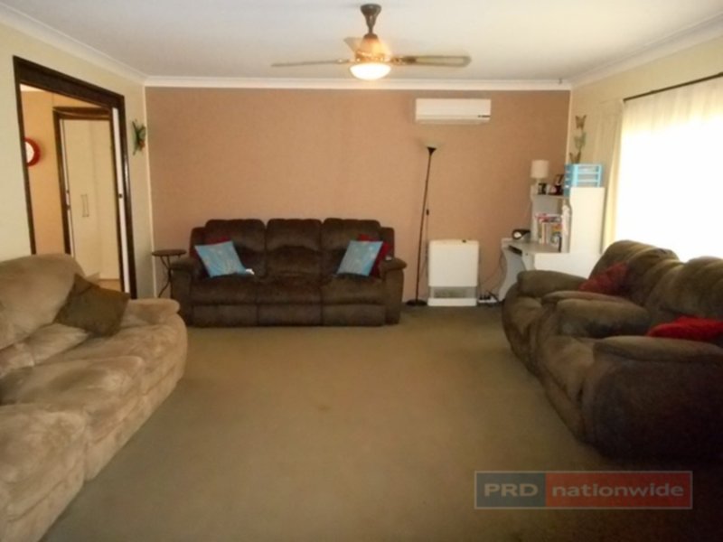 Photo - 6 Clarence Street, Tumut NSW 2720 - Image 3