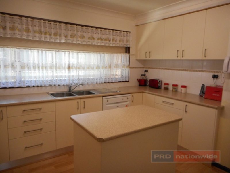 Photo - 6 Clarence Street, Tumut NSW 2720 - Image 5