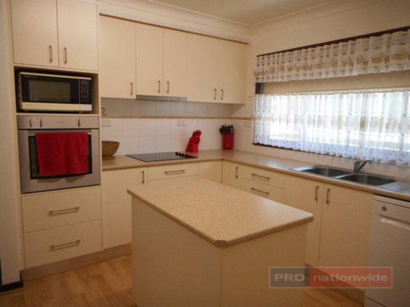 Photo - 6 Clarence Street, Tumut NSW 2720 - Image 2