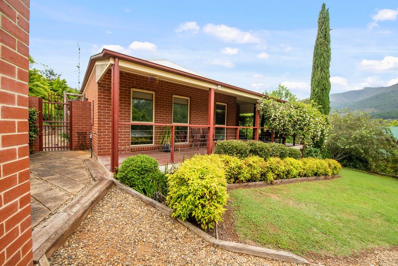 6 Clarkes Road, Wandiligong VIC 3744